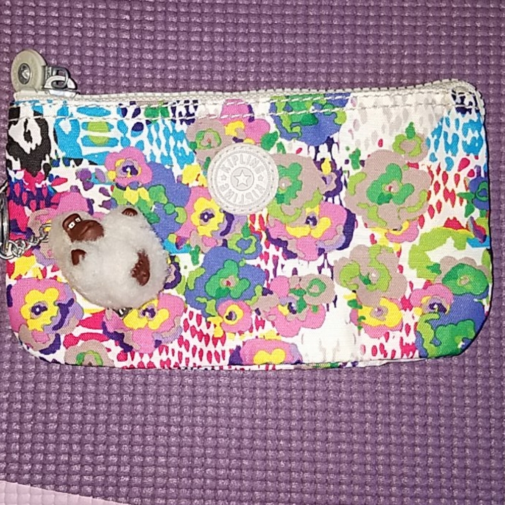Kipling pouch